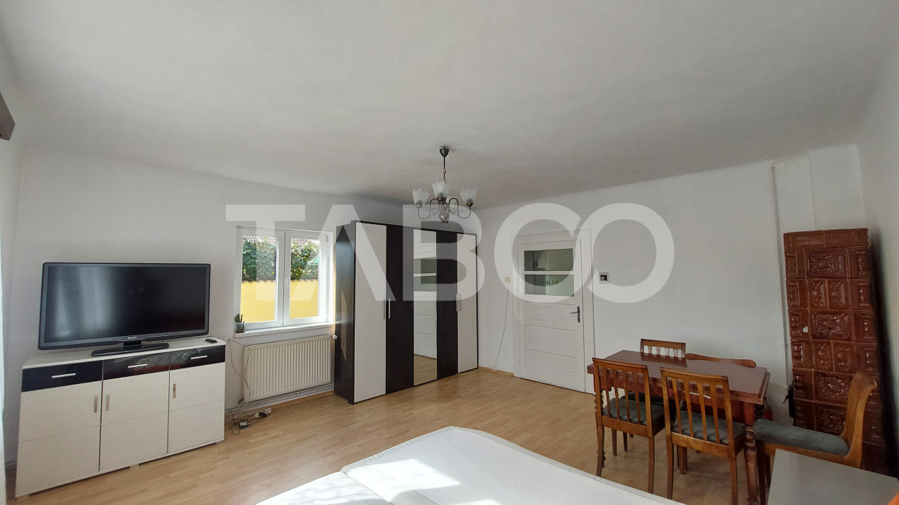 Apartament de vanzare la casa 2 camere curte 120 mp zona Turnisor