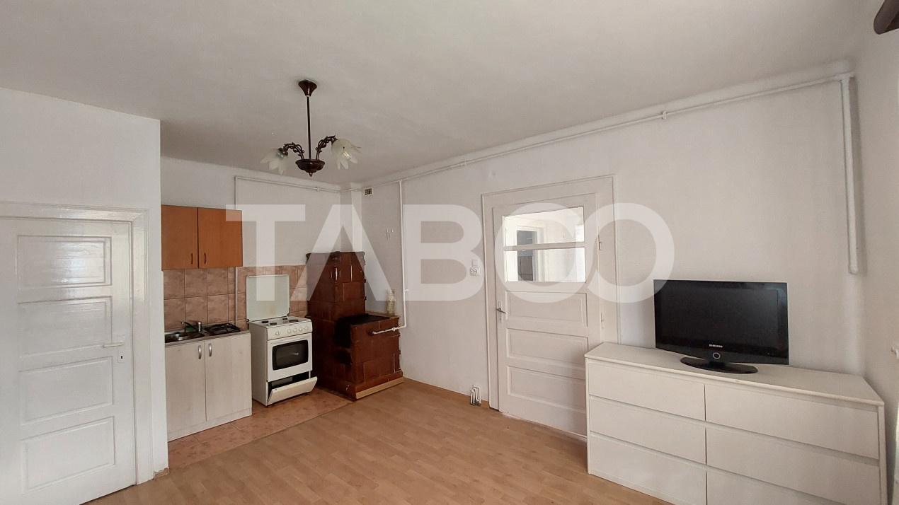 Apartament de vanzare la casa 2 camere curte 120 mp zona Turnisor