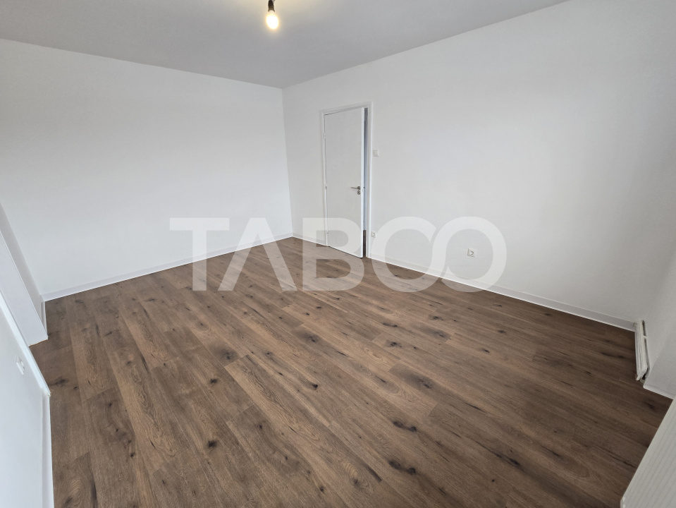 Apartament de vanzare la etaj intermediar 2 renovat balcon Terezian