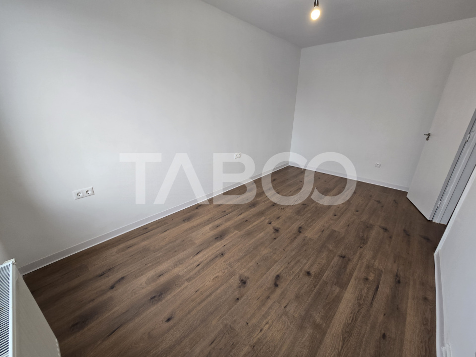 Apartament de vanzare la etaj intermediar 2 renovat balcon Terezian
