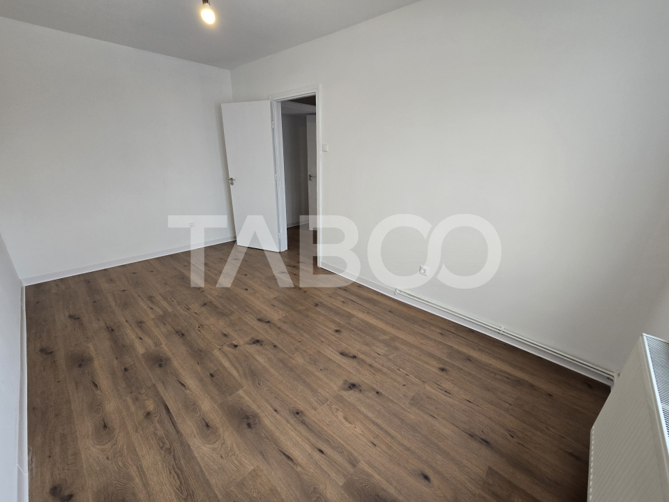 Apartament de vanzare la etaj intermediar 2 renovat balcon Terezian