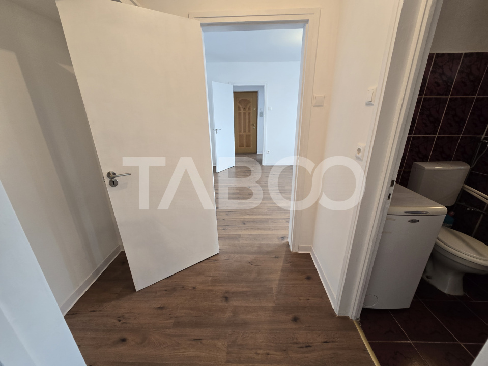 Apartament de vanzare la etaj intermediar 2 renovat balcon Terezian