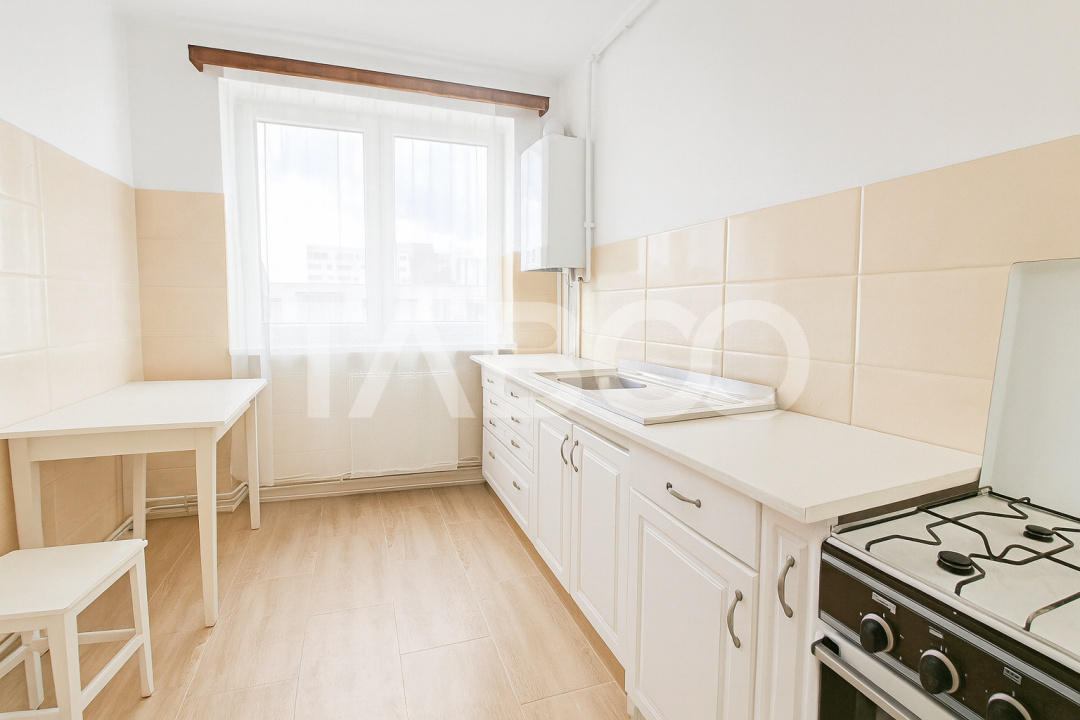 Apartament de vanzare zona Dioda cu 3 camere si balcon