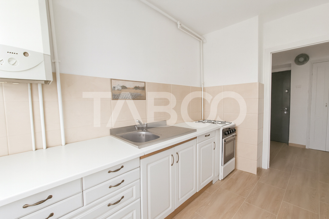 Apartament de vanzare zona Dioda cu 3 camere si balcon