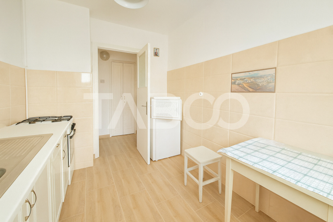 Apartament de vanzare zona Dioda cu 3 camere si balcon