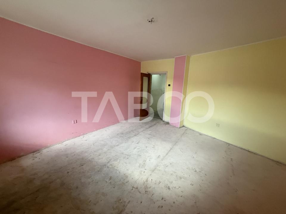 Apartament decomandat 2 camere 2 balcoane etaj 2 zona Doamna Stanca 