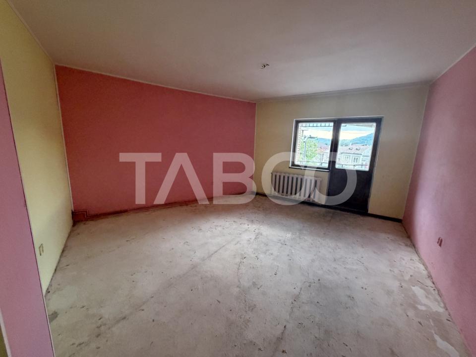 Apartament decomandat 2 camere 2 balcoane etaj 2 zona Doamna Stanca  in Fagaras - Doamna Stanca