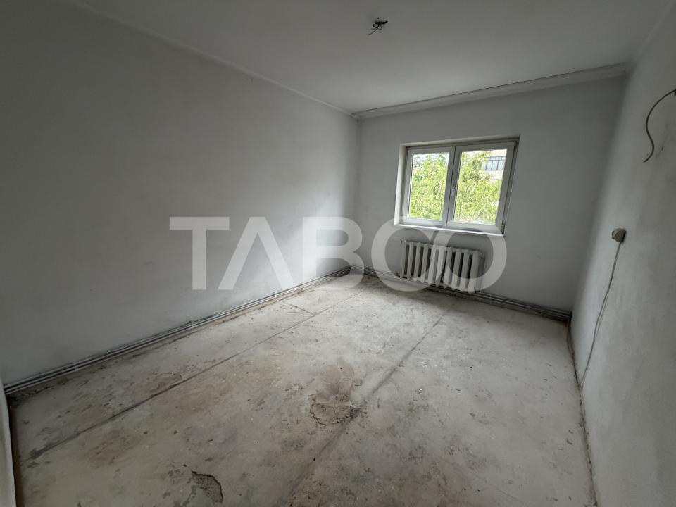 Apartament decomandat 2 camere 2 balcoane etaj 2 zona Doamna Stanca 