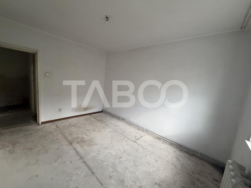 Apartament decomandat 2 camere 2 balcoane etaj 2 zona Doamna Stanca 