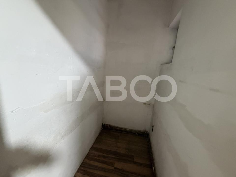 Apartament decomandat 2 camere 2 balcoane etaj 2 zona Doamna Stanca 
