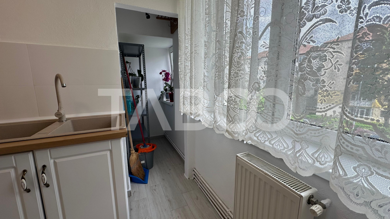 Apartament decomandat 2 camere 45 mpu mobilat zona Terezian Sibiu
