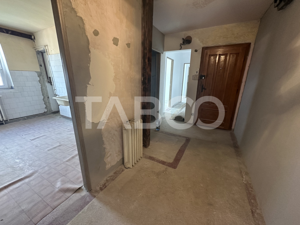 Apartament decomandat 3 camere 2 bai 65 mpu zona Bulevardul Unirii