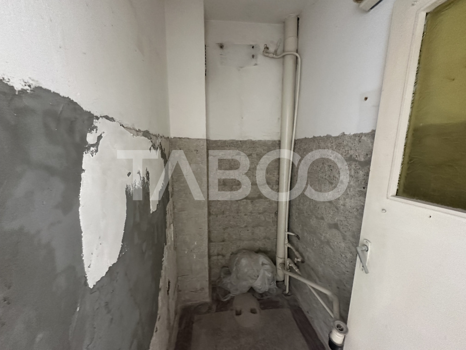 Apartament decomandat 3 camere 2 bai 65 mpu zona Bulevardul Unirii