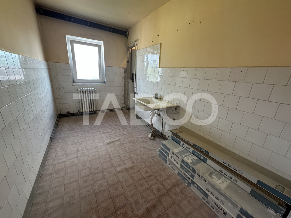 Apartament decomandat 3 camere 2 bai 65 mpu zona Bulevardul Unirii