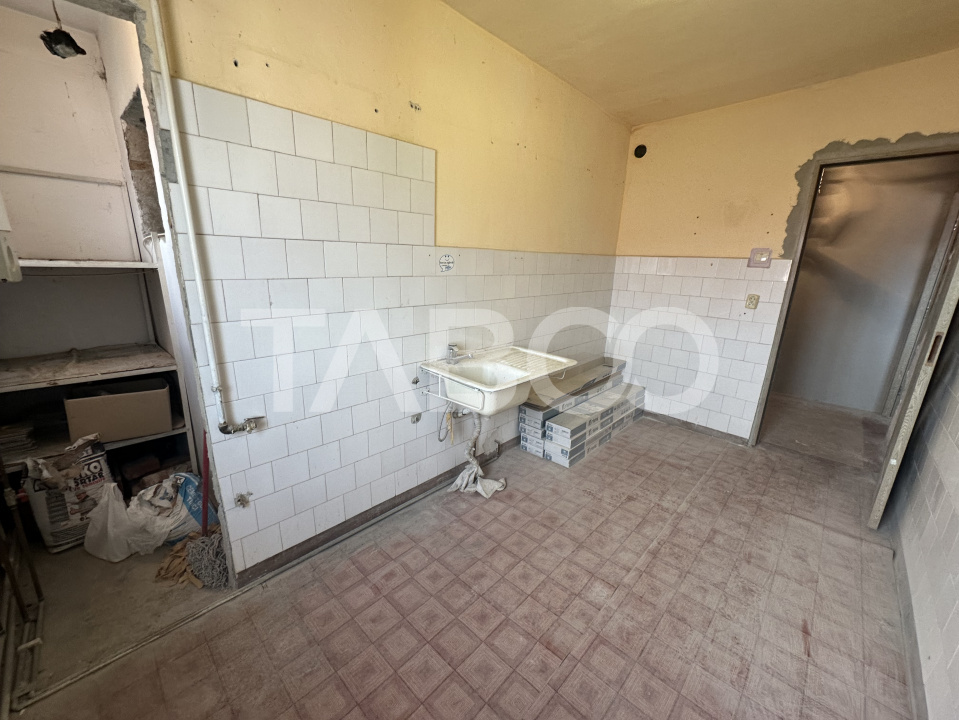 Apartament decomandat 3 camere 2 bai 65 mpu zona Bulevardul Unirii