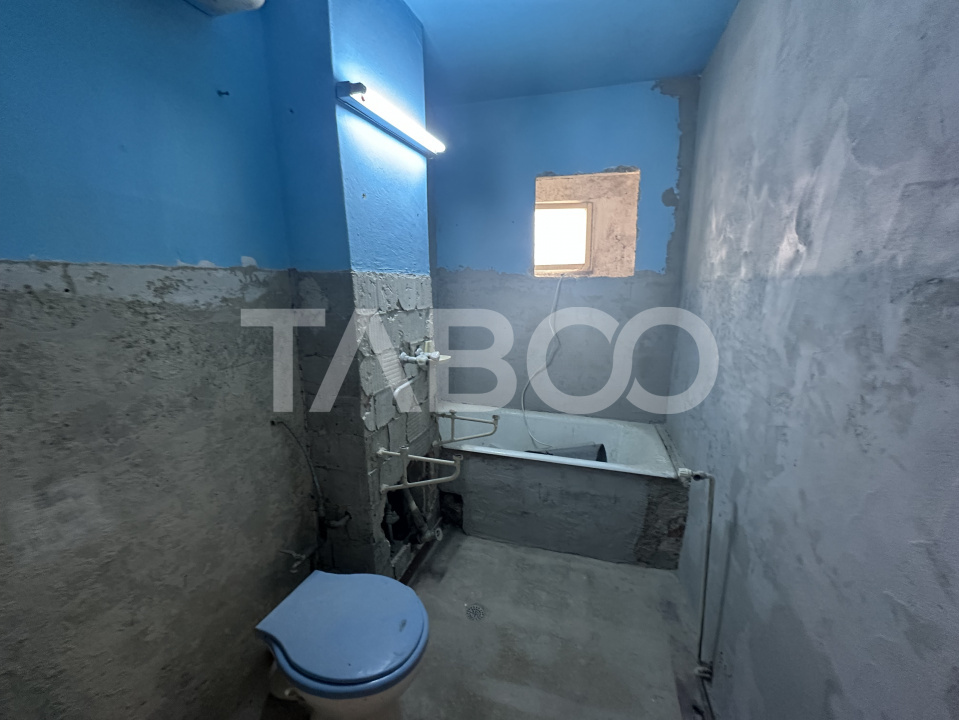 Apartament decomandat 3 camere 2 bai 65 mpu zona Bulevardul Unirii