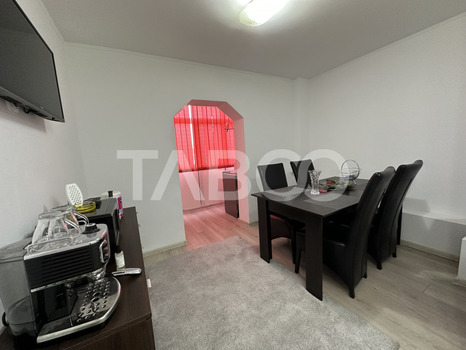 Apartament decomandat 3 camere 2 bai 68 mpu etaj 3 Calimanesti Valcea 