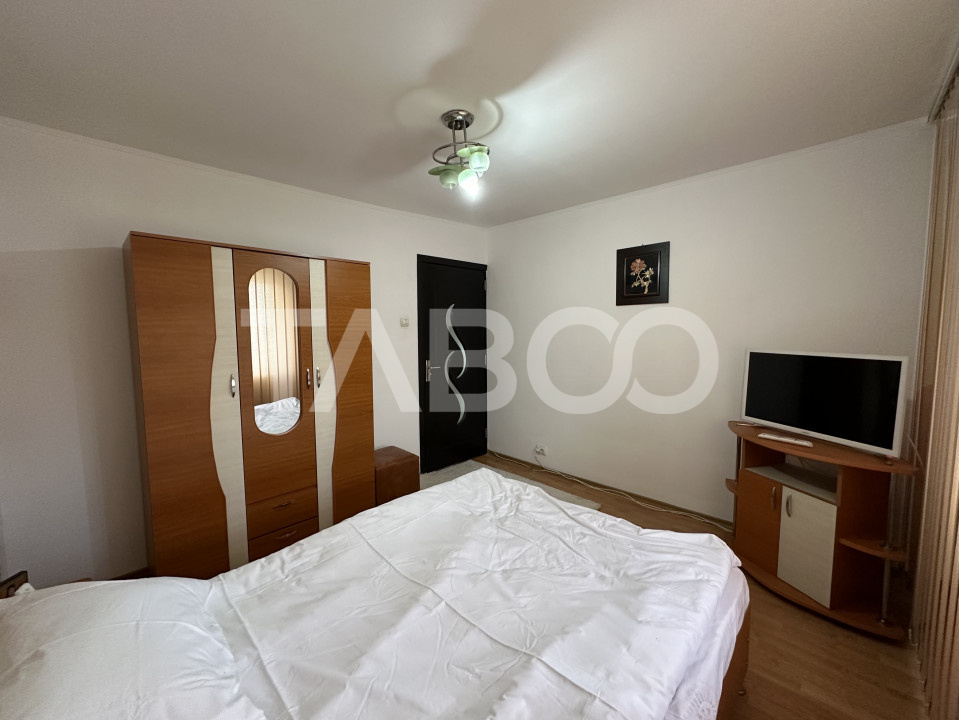 Apartament decomandat 3 camere 2 bai 68 mpu etaj 3 Calimanesti Valcea 