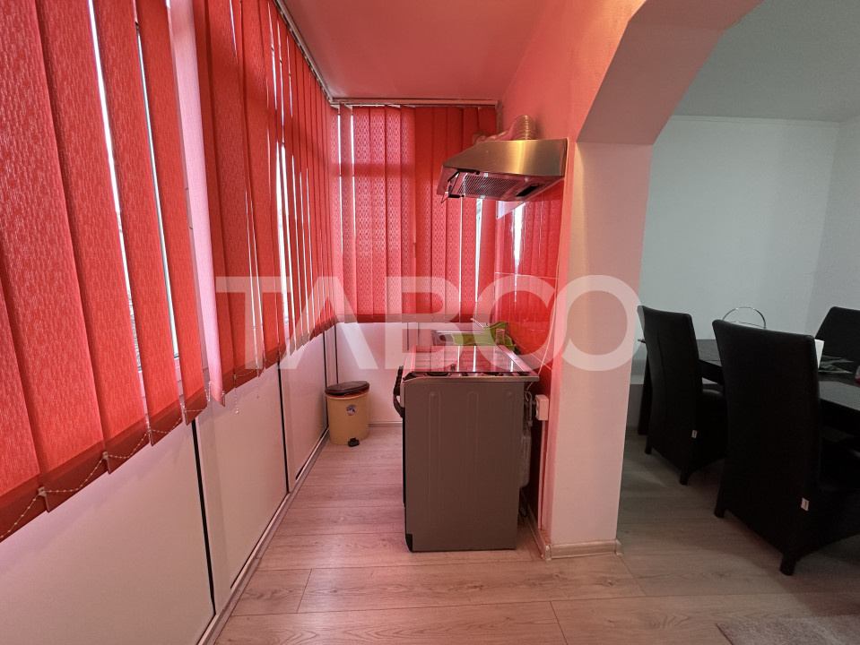 Apartament decomandat 3 camere 2 bai 68 mpu etaj 3 Calimanesti Valcea 