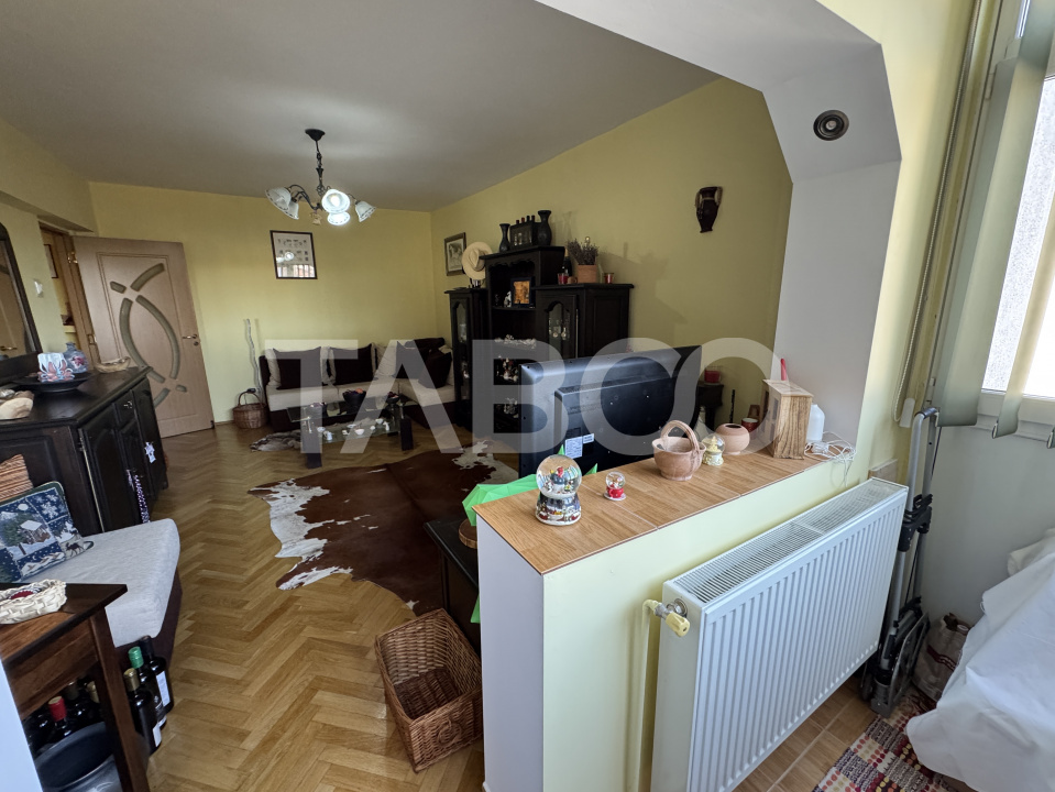 Apartament decomandat 3 camere 69 mpu balcon logie pivnita Rahovei