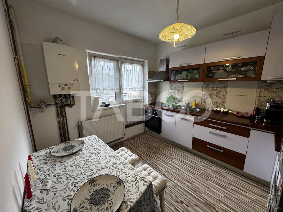 Apartament decomandat 3 camere 70 mpu balcon intabulat Cedonia Sibiu