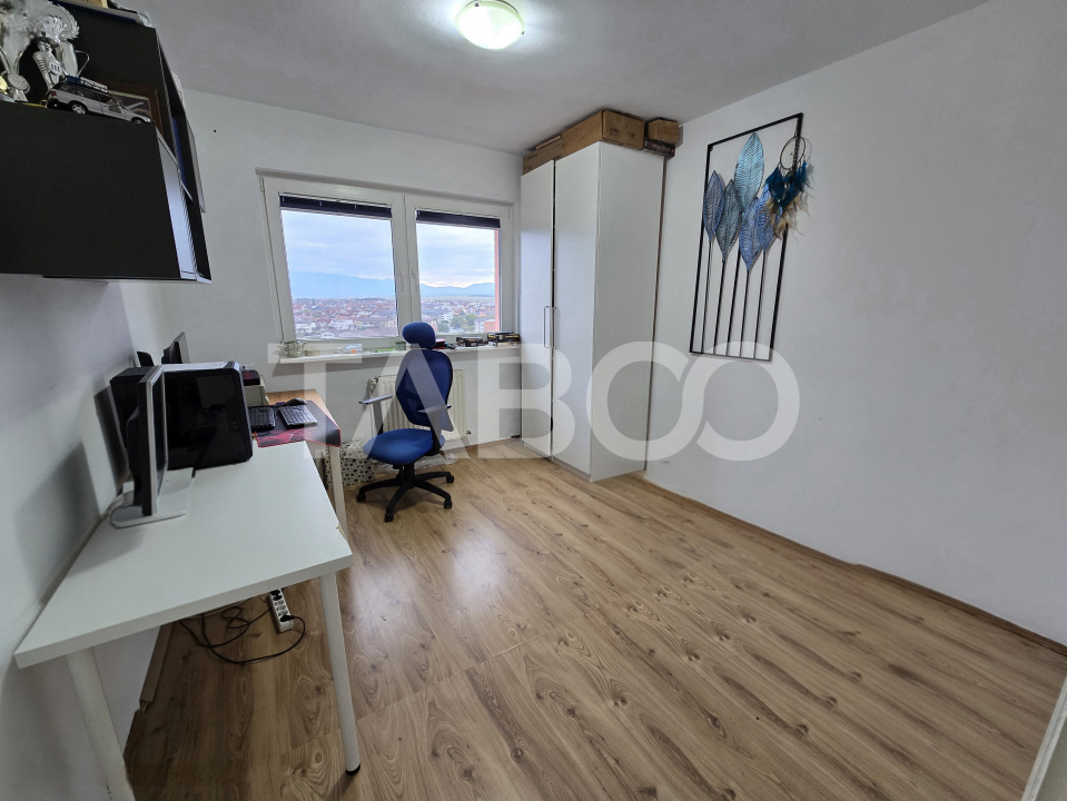 Apartament decomandat 3 camere balcon pivnita lift Vasile Aaron Sibiu
