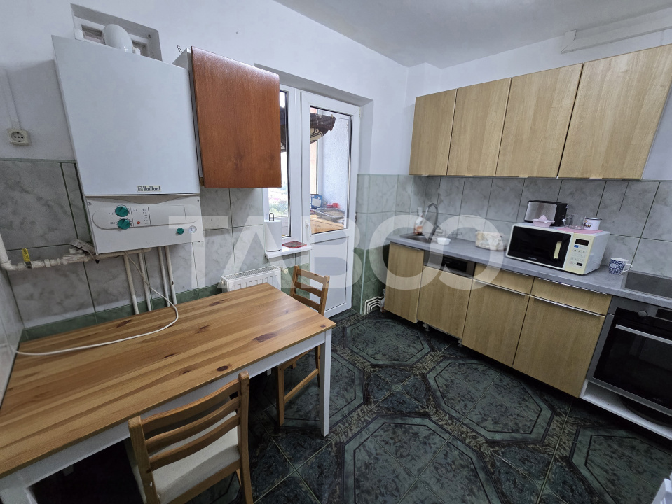 Apartament decomandat 3 camere balcon pivnita lift Vasile Aaron Sibiu