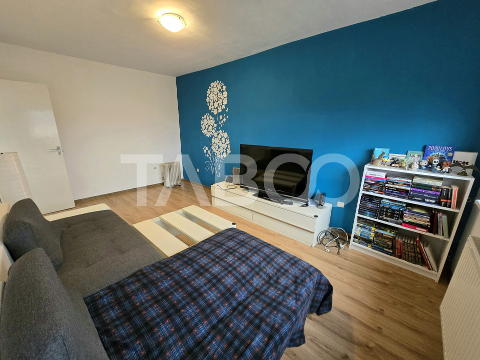 Apartament decomandat 3 camere balcon pivnita lift Vasile Aaron Sibiu