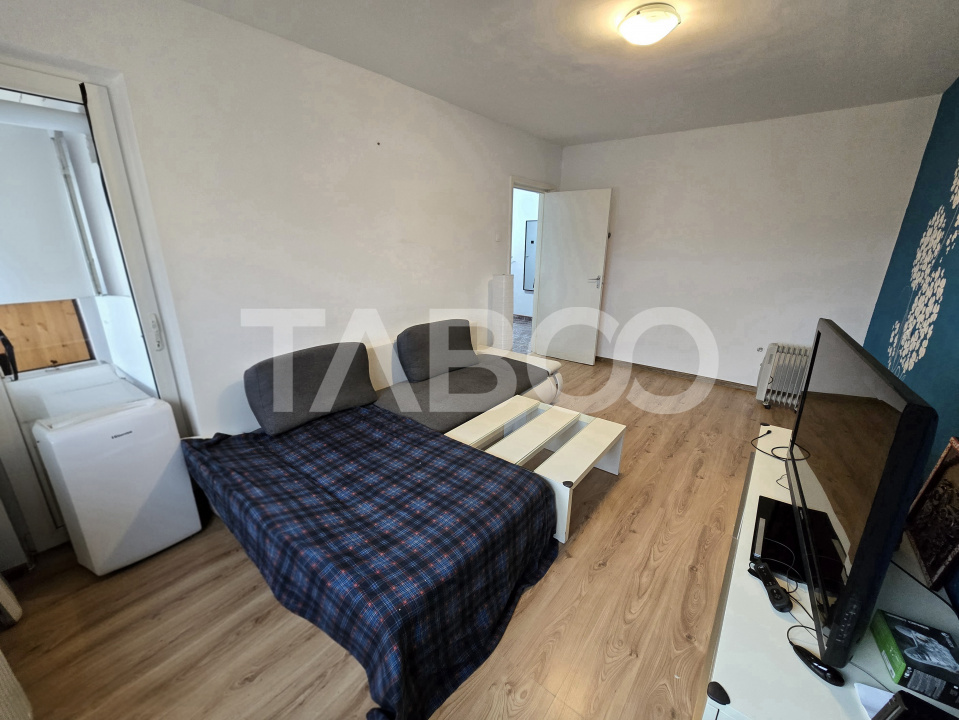 Apartament decomandat 3 camere balcon pivnita lift Vasile Aaron Sibiu