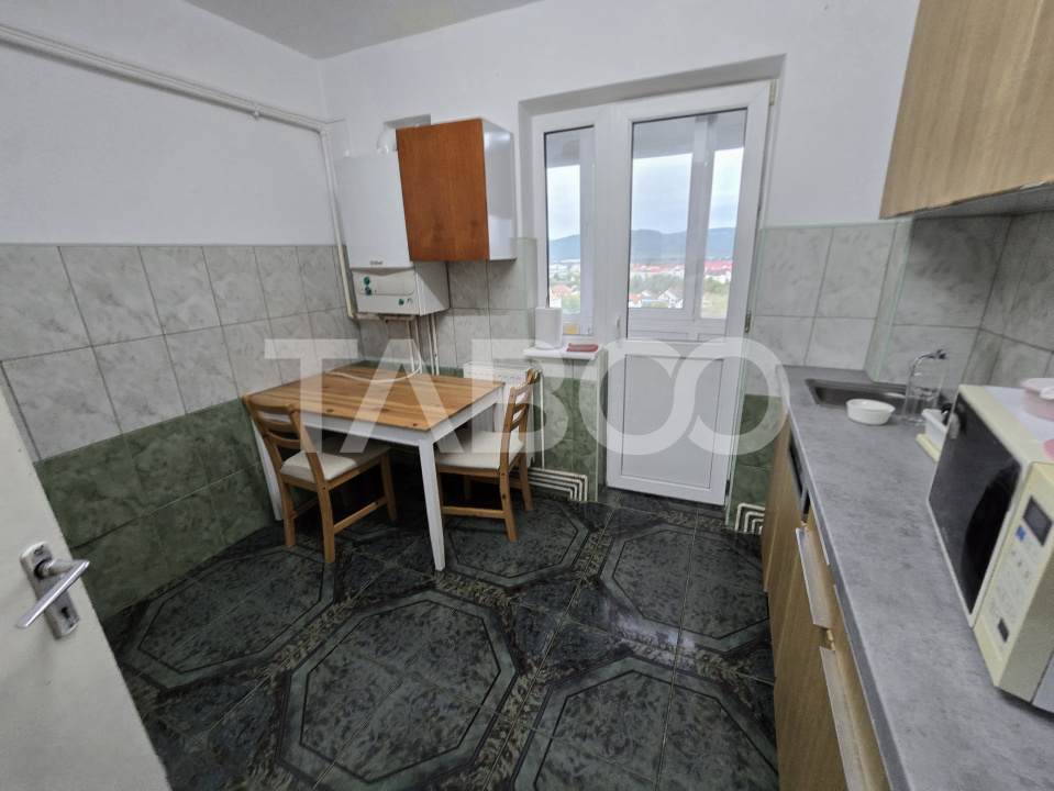 Apartament decomandat 3 camere balcon pivnita lift Vasile Aaron Sibiu