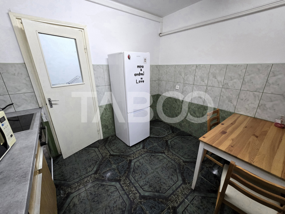 Apartament decomandat 3 camere balcon pivnita lift Vasile Aaron Sibiu