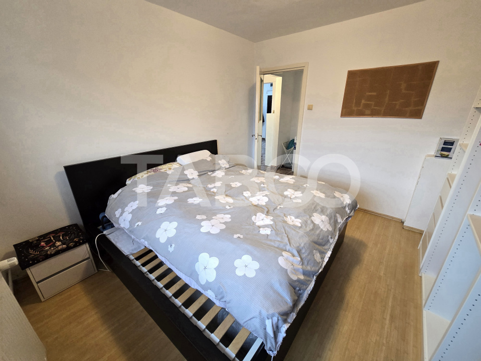 Apartament decomandat 3 camere balcon pivnita lift Vasile Aaron Sibiu