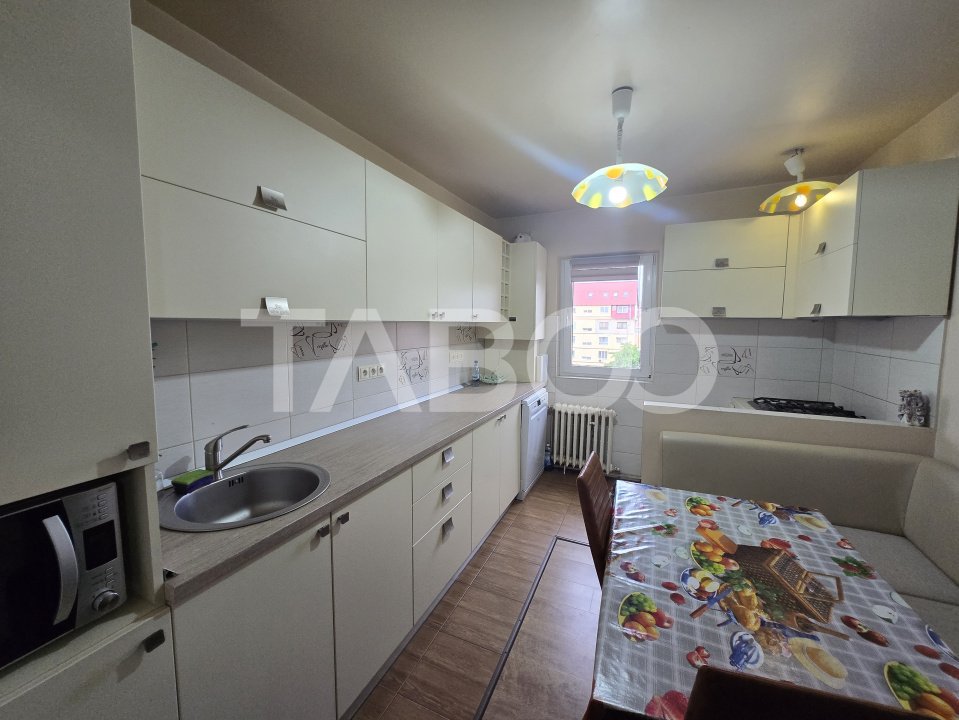 Apartament decomandat 3 camere de inchiriat 64 mp zona Strand Sibiu