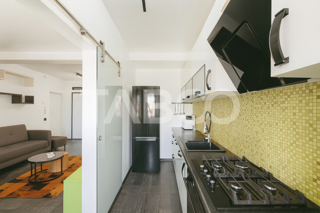 Apartament decomandat 3 camere loc de parcare pod cu echipamente sport