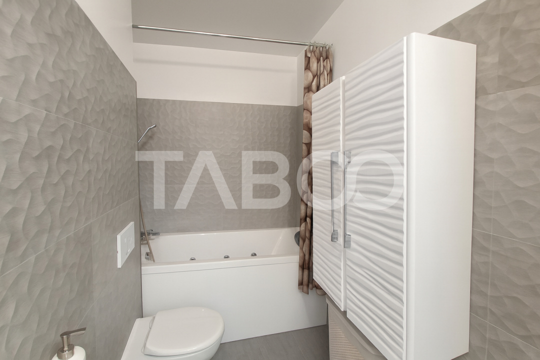 Apartament decomandat 3 camere loc de parcare pod cu echipamente sport