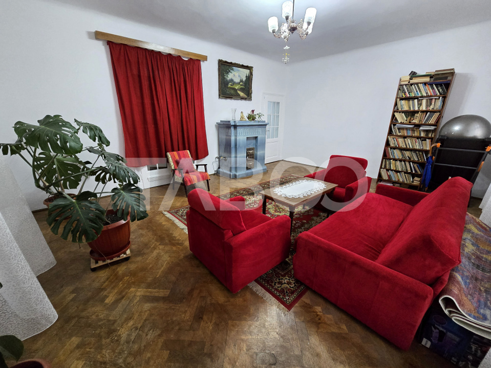 Apartament decomandat 4 camere 130mpu pivnita acces auto Orasul de Jos