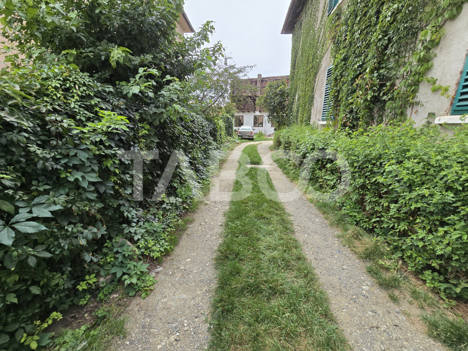 Apartament decomandat 4 camere 130mpu pivnita acces auto Orasul de Jos