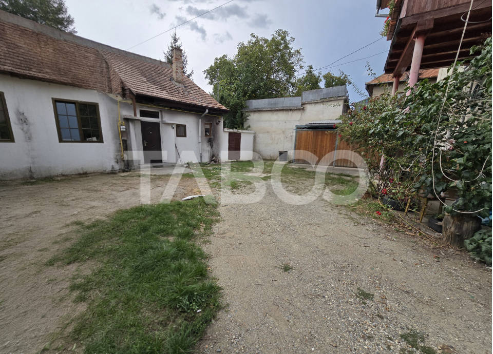 Apartament decomandat 4 camere 130mpu pivnita acces auto Orasul de Jos in Sibiu - Darstelor