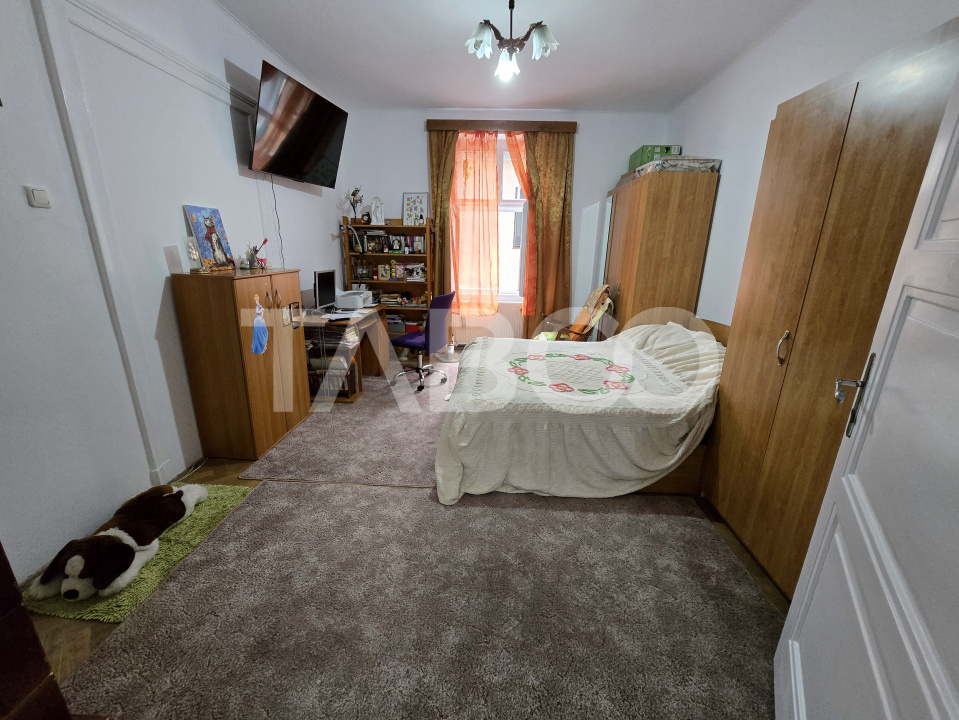 Apartament decomandat 4 camere 130mpu pivnita acces auto Orasul de Jos