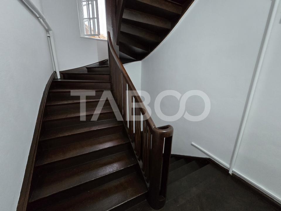 Apartament decomandat 4 camere 130mpu pivnita acces auto Orasul de Jos