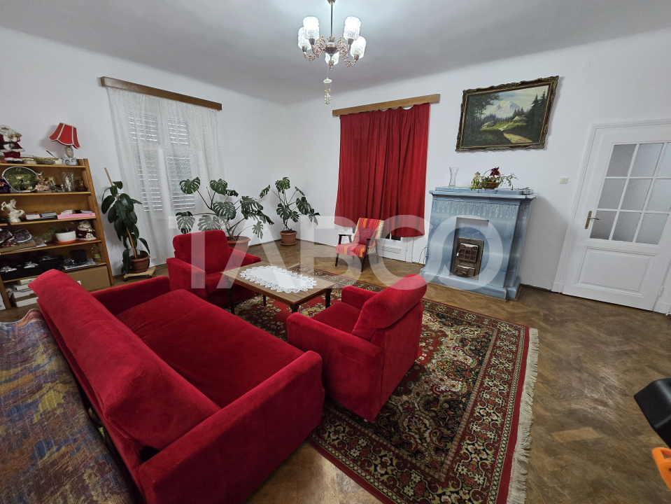 Apartament decomandat 4 camere 130mpu pivnita acces auto Orasul de Jos
