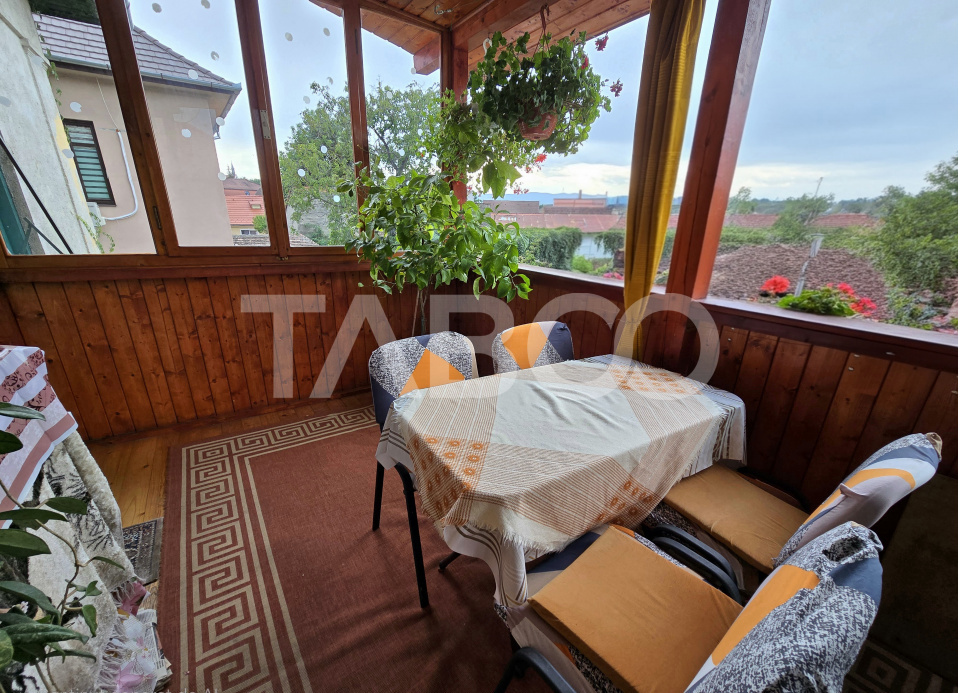 Apartament decomandat 4 camere 130mpu pivnita acces auto Orasul de Jos