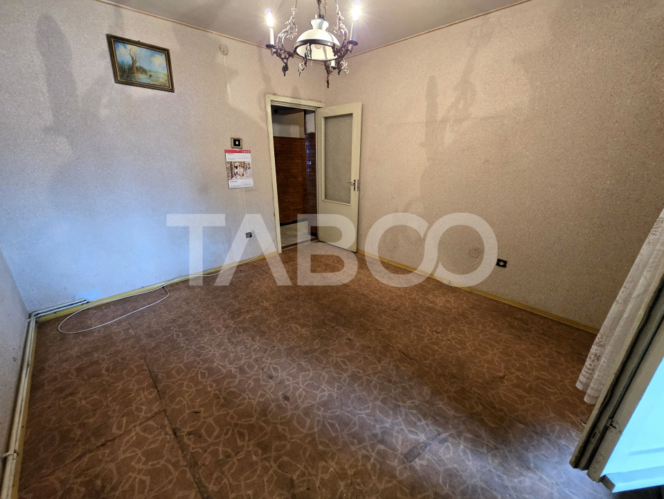 Apartament decomandat 4 camere 4 balcoane 2 bai etaj 1 Central Sibiu