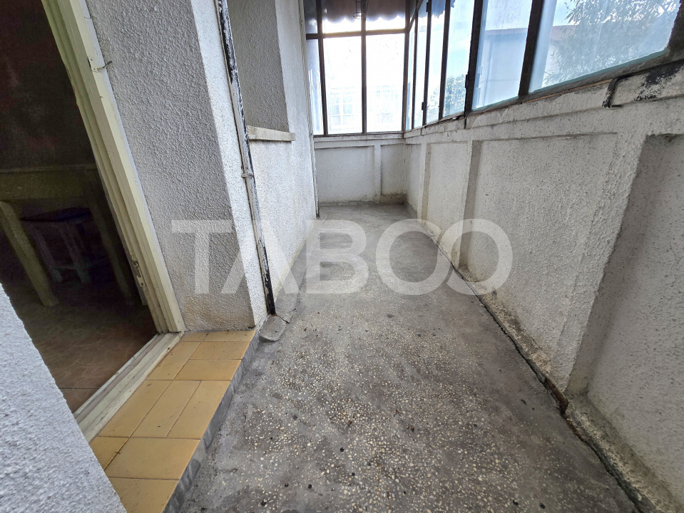 Apartament decomandat 4 camere 4 balcoane 2 bai etaj 1 Central Sibiu