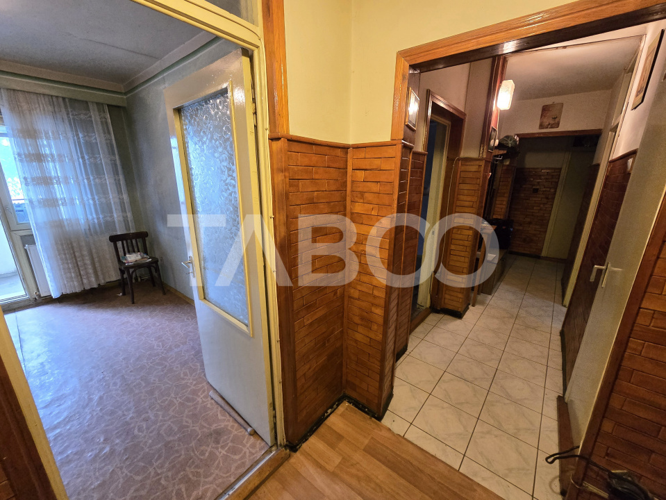 Apartament decomandat 4 camere 4 balcoane 2 bai etaj 1 Central Sibiu