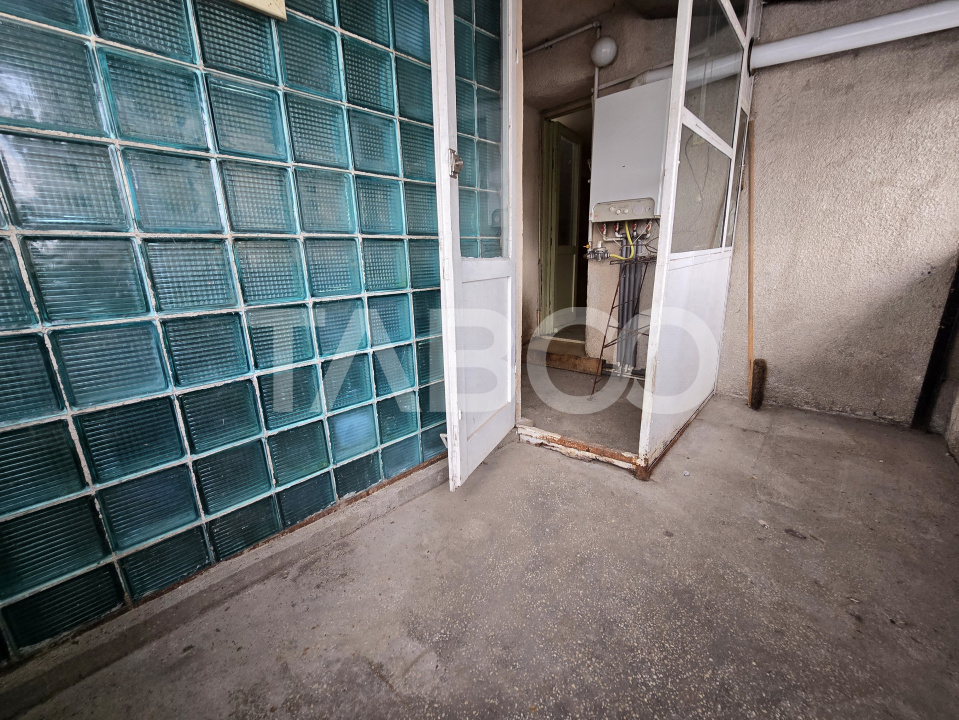 Apartament decomandat 4 camere 4 balcoane 2 bai etaj 1 Central Sibiu