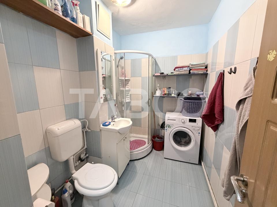 Apartament decomandat 50 mpu etaj 1 balcon pivnita Strand