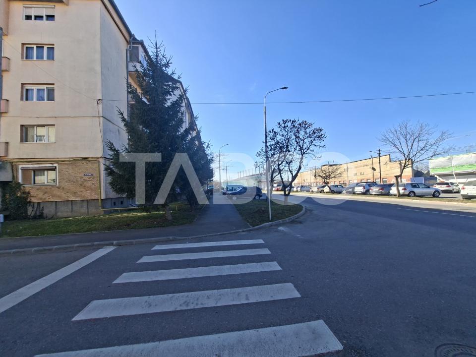 Apartament decomandat 50 mpu etaj 1 balcon pivnita Strand