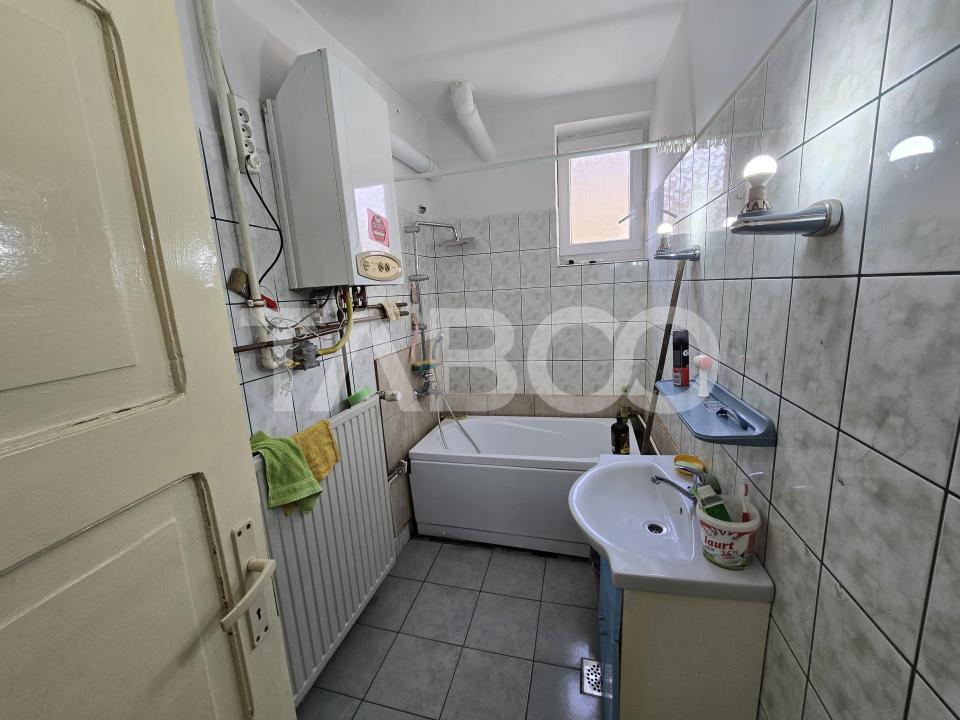 Apartament decomandat 93 utili curte proprie pivnita Sub Arini Sibiu