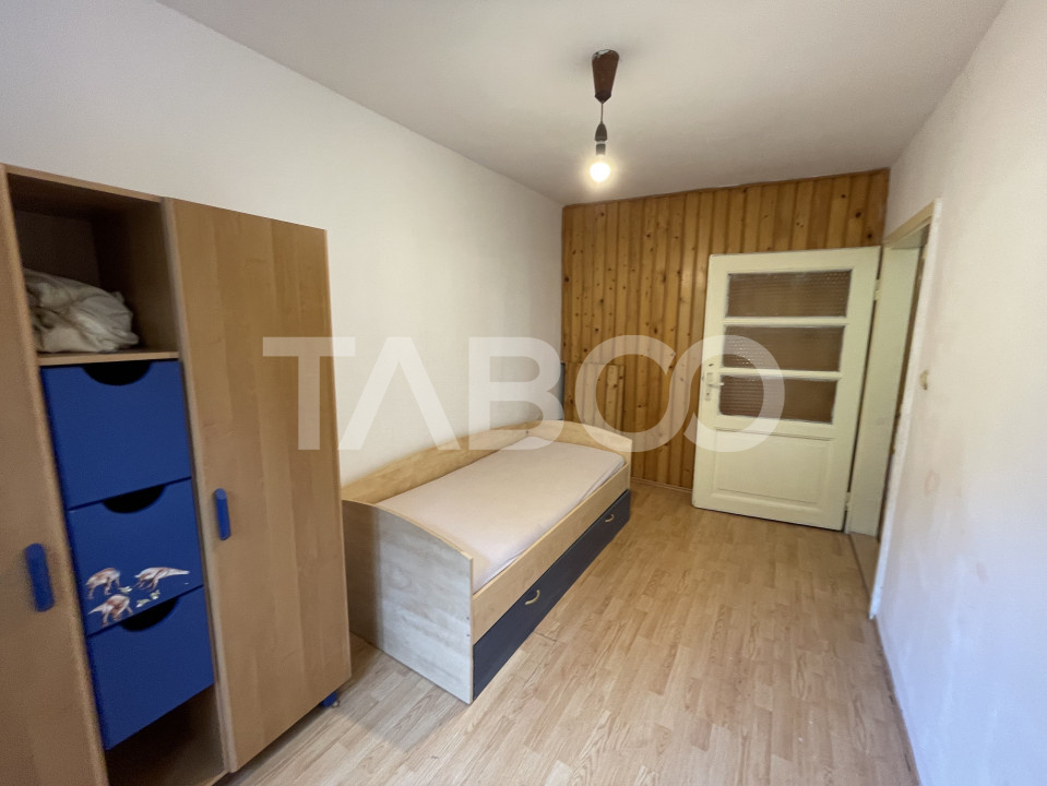Apartament decomandat 93 utili curte proprie pivnita Sub Arini Sibiu
